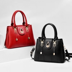 Luxury handbag Fashionable diagonal bag Unique bag